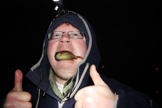 Jonas feirer ny art på normal måte. Rognkjeks! Foto: Andreas Næristorp