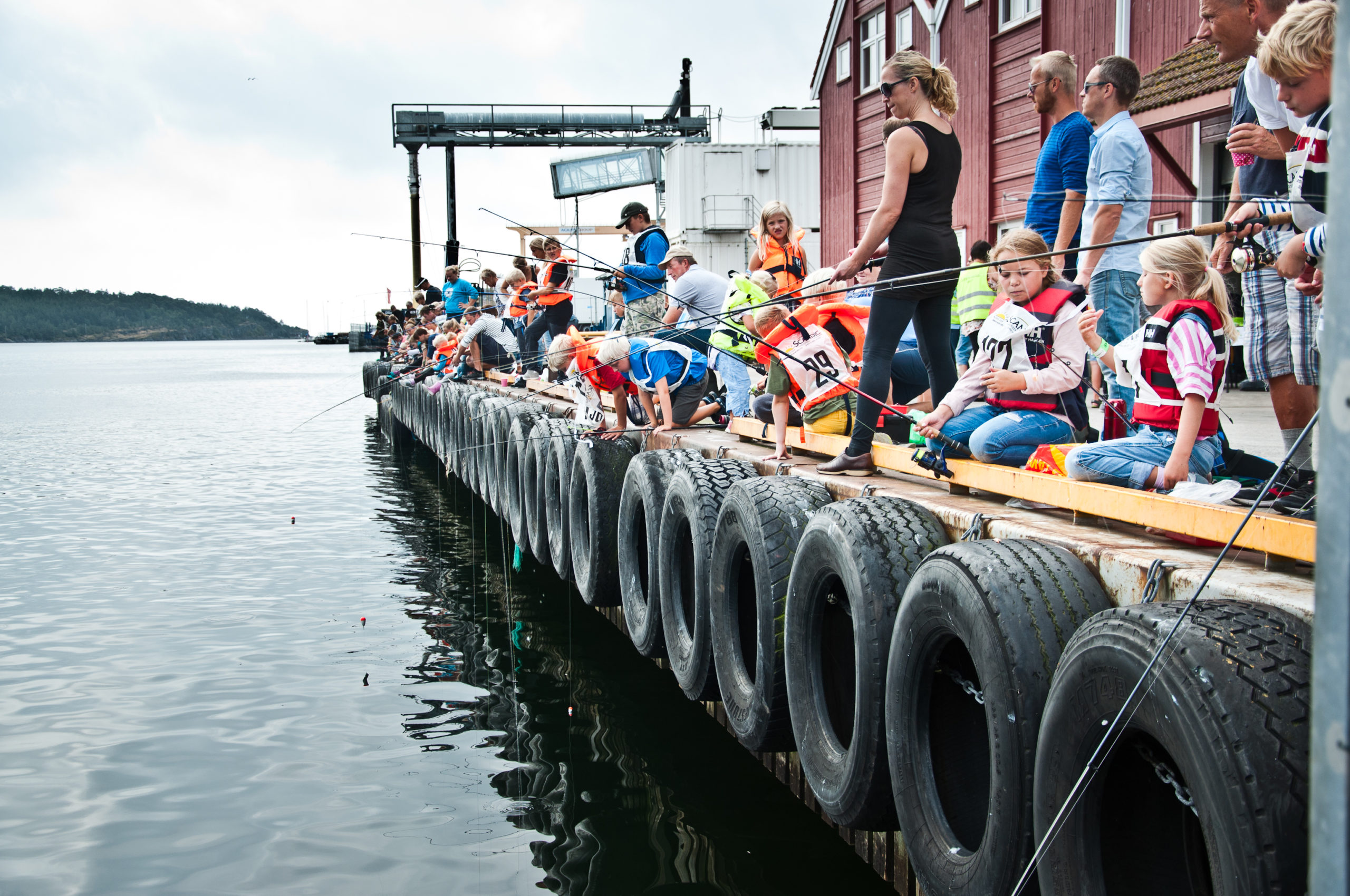 Fiskekonkurranse på bryggen